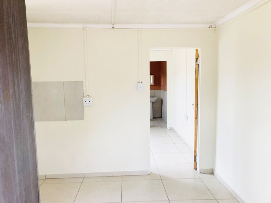 To Let 1 Bedroom Property for Rent in Bloemside 2 Free State